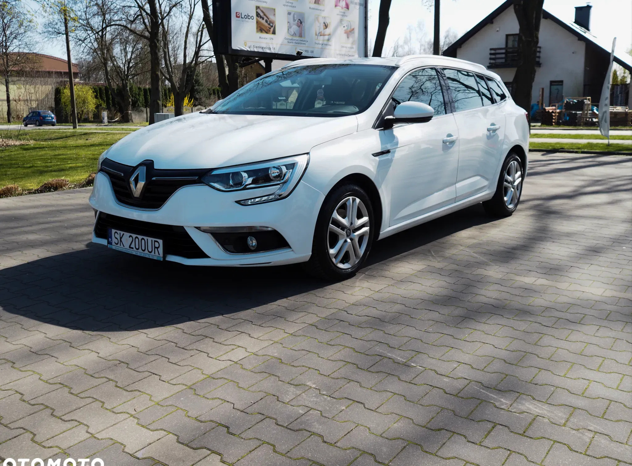 mazowieckie Renault Megane cena 43500 przebieg: 124000, rok produkcji 2017 z Zwoleń